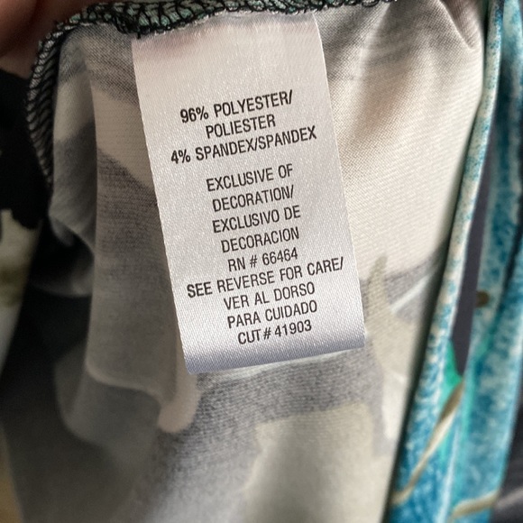 Beautiful dress, tunic even good for pregnancy a polyester and spandex. - Picture 8 of 9